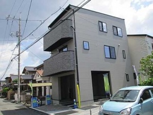 広島市佐伯区五日市中央三丁目